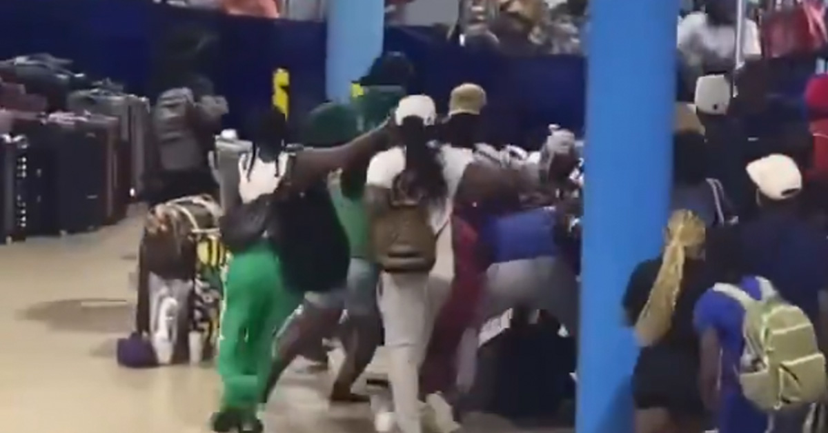 24 Passengers Banned from Carnival Cruises: Watch Why Happened? thumbnail