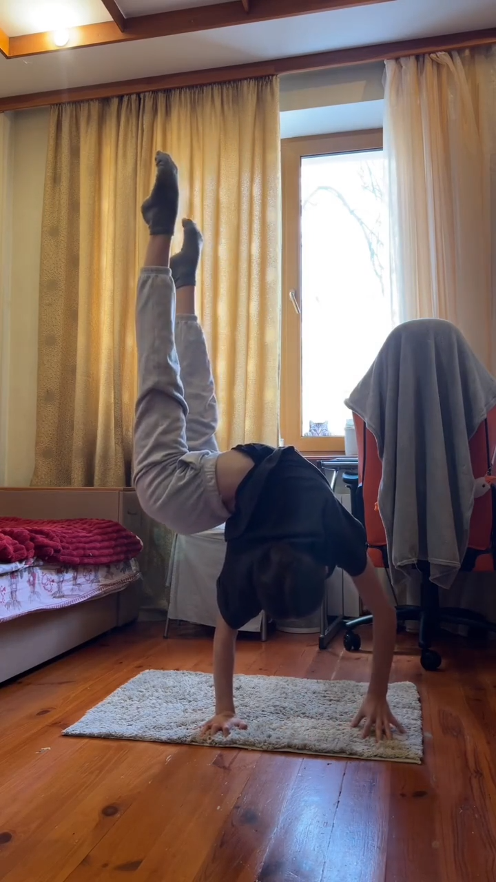 Her Body Is Defying Gravity: Calisthenics That Break the Laws of Physics! thumbnail