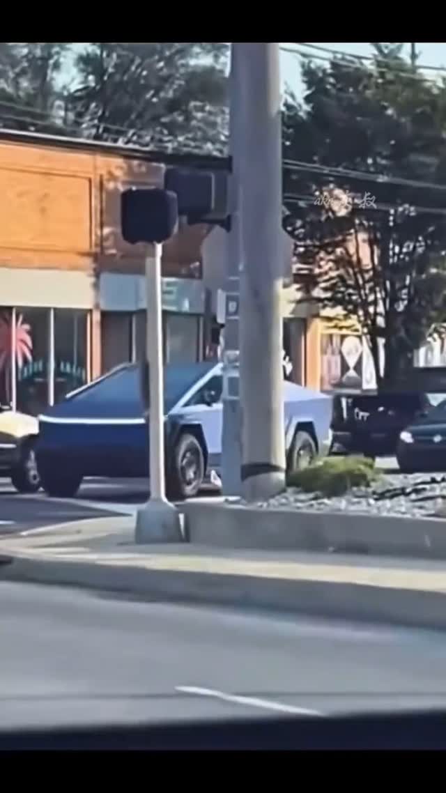She did a split and had a stroke🤔