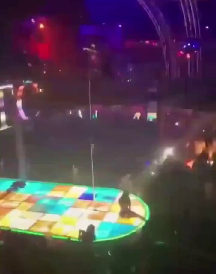 Stripper fell from the pole and still started twerking thumbnail