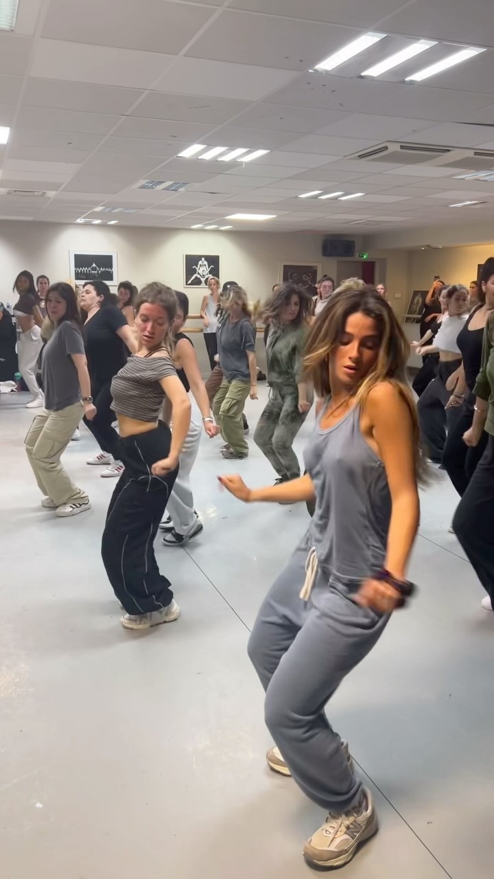What an Incredible Dancer she is!! So fluid and Always in perfect synch with the Music! thumbnail