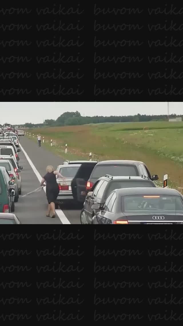 A driver beating up another driver using their own crutches thumbnail