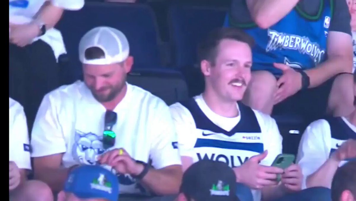A Timberwolves Fan Did a line of cocaine on Live TV thumbnail