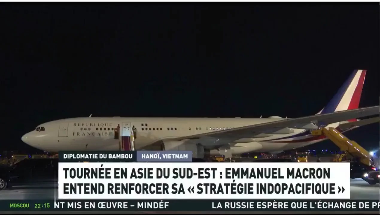 French Prime Minister Macron Gets Slapped by His Wife thumbnail
