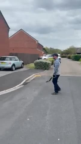 Two Guys Battle It Out in Epic Machete Street Fight! thumbnail