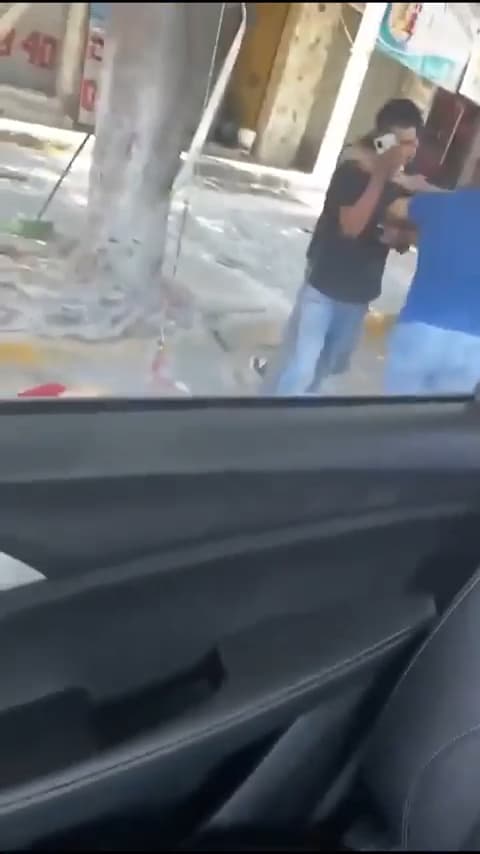 Outrage in Puebla: Business Owner Assaults Street Vendor, Sparks Community Fury Leading to Arson thumbnail