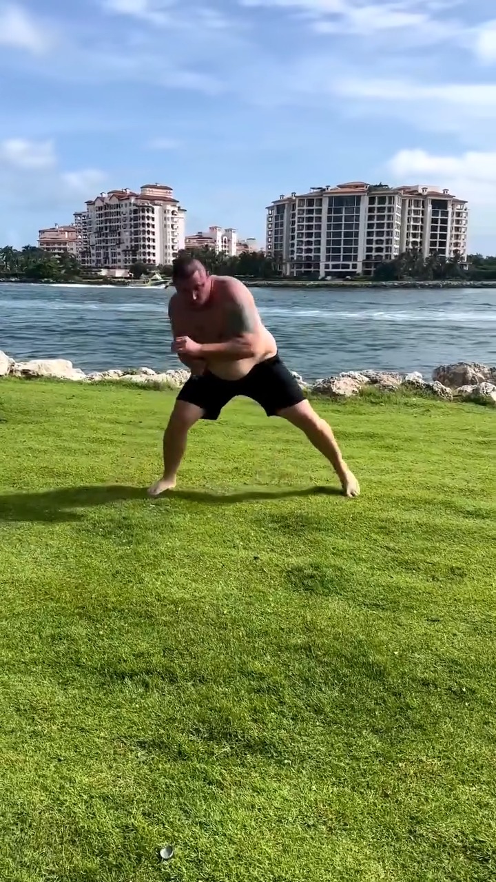 This Big Dude Moves Like He's Half His Size