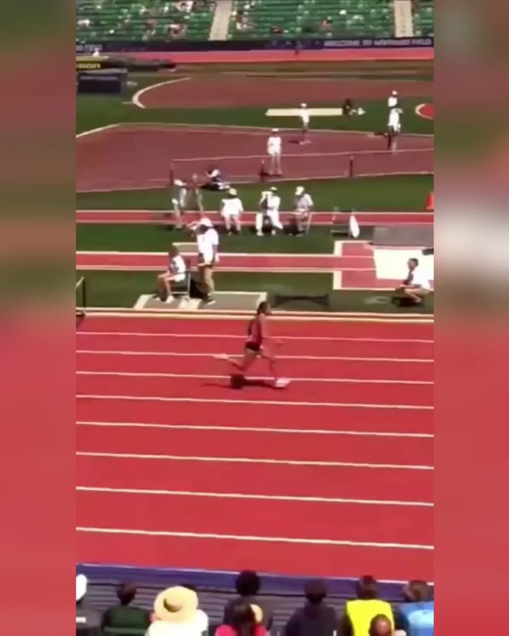 UNREAL 🤯🔥 @bro0klyn.a  Thurston (OR) athlete Brooklyn Anderson somersaulted over the finish line to win the 100M hurdles