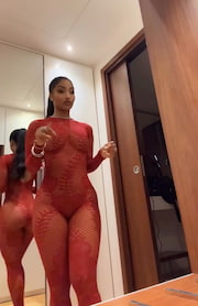 Shenseea shows off her tour outfit thumbnail