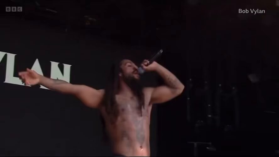The State Department has revoked the visas for British singer Bob Vylan and his band after Vylan led a "Death to the IDF" chant at a festival.  Vylan was set to go on a US tour in late October, which won't be happening anymore thumbnail