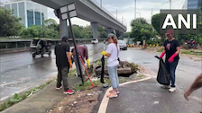 Haryana | Foreign nationals living in Gurugram, along with locals, organised a cleanliness drive to clean the roads and drains in Gurugram