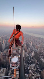 Man climbed to the top of the Empire State Building climbing 1435ft