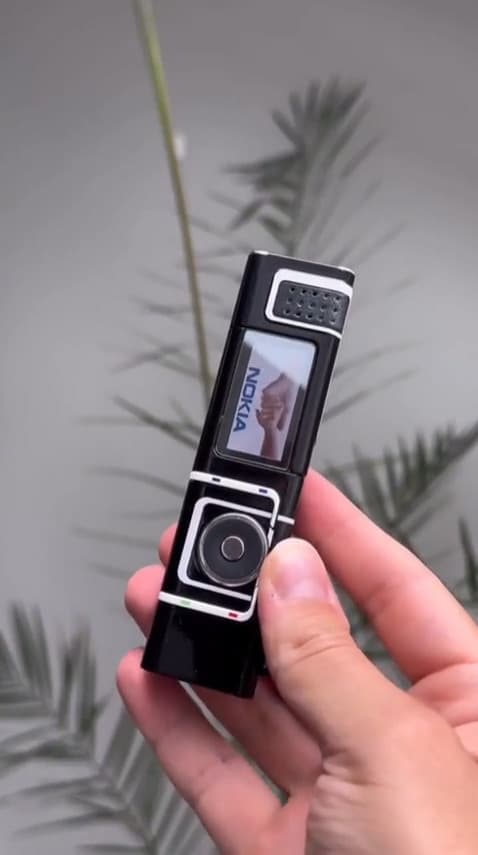Nokia 7280 aka the lipstick phone released in 2004! thumbnail